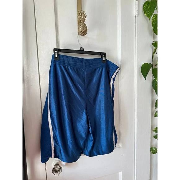 Men’s size Large blue basketball shorts - Picture 10 of 12